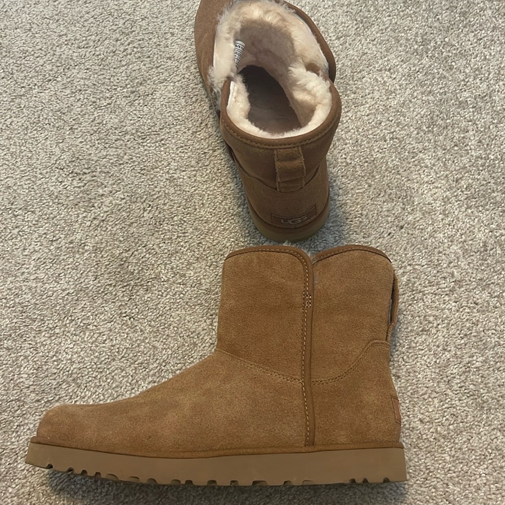 Brand new uggs worn one time!